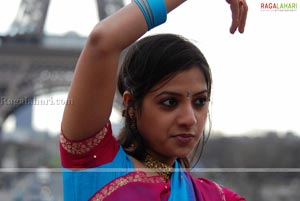 Keerthi Chawla Showing Armpits