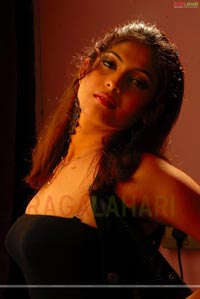 Saira Bhanu Hot Navel & Armpit Poses