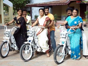 Raghubabu, Shivaji Raja, Madhuvan, Harshini, Rakhi, Geeta Singh