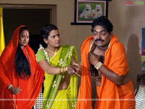 Raghubabu, Shivaji Raja, Madhuvan, Harshini, Rakhi, Geeta Singh