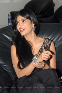 Shruthi Haasan at Oh My Friend Audio Release