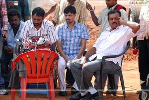 Kotha Bangaru Lokham (Varun Sandesh, Swetha) Working Stills