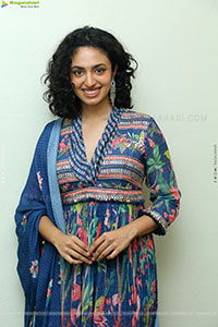 Actress Malvika Nair at Anni Manchi Shakunamule Interview