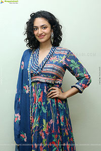 Actress Malvika Nair at Anni Manchi Shakunamule Interview