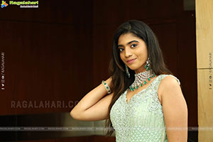 Nikita Choudary New Stills, HD Gallery