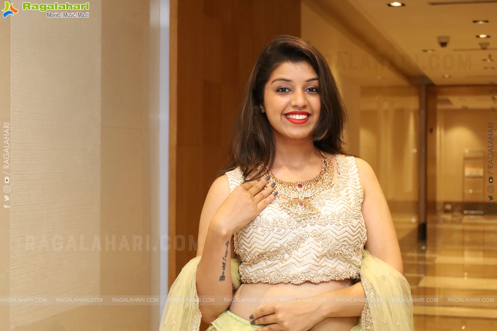 Shruthi Sharma at Hyd International Jewellery Show, HD Gallery