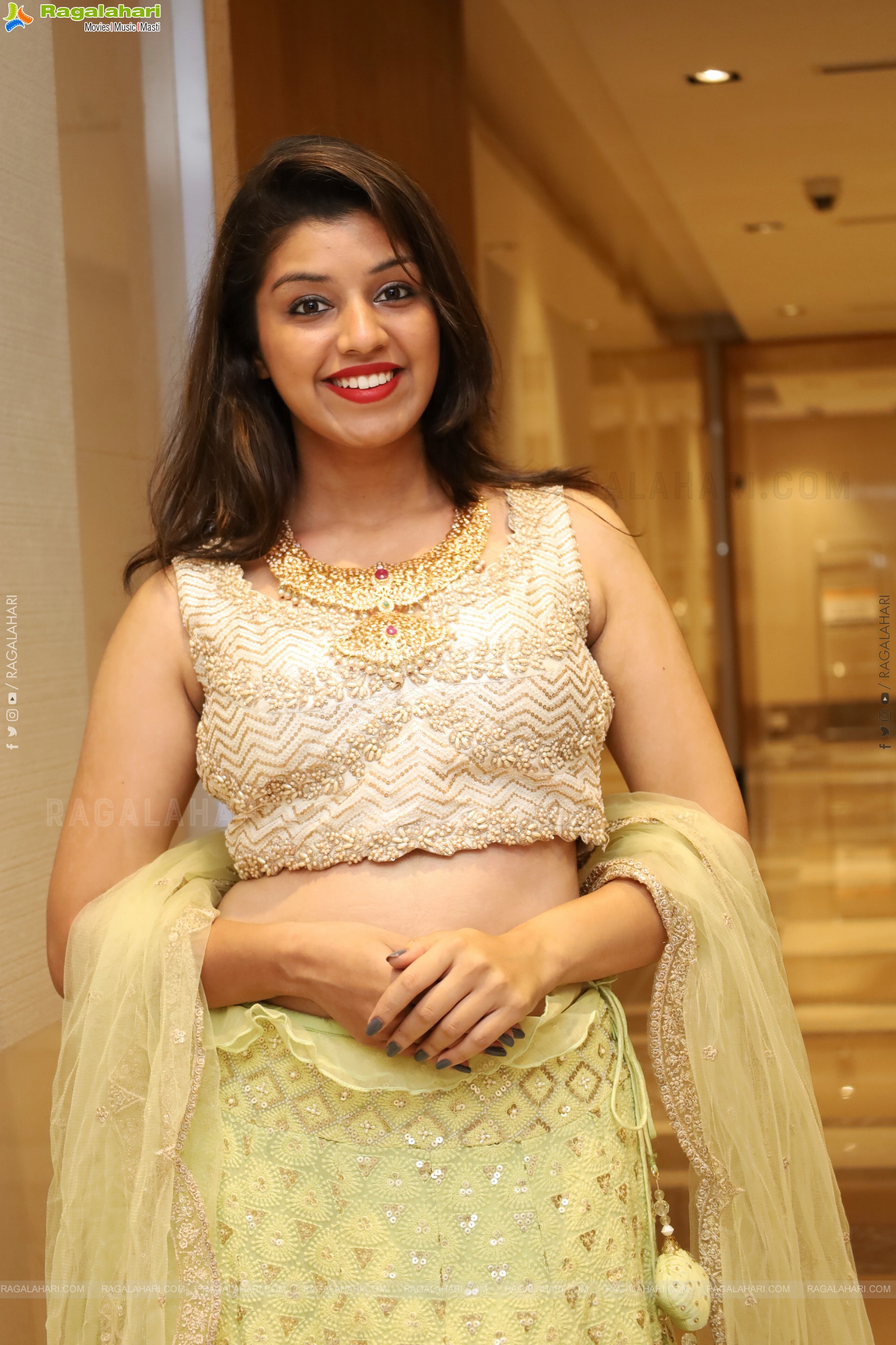 Shruthi Sharma at Hyd International Jewellery Show, HD Gallery