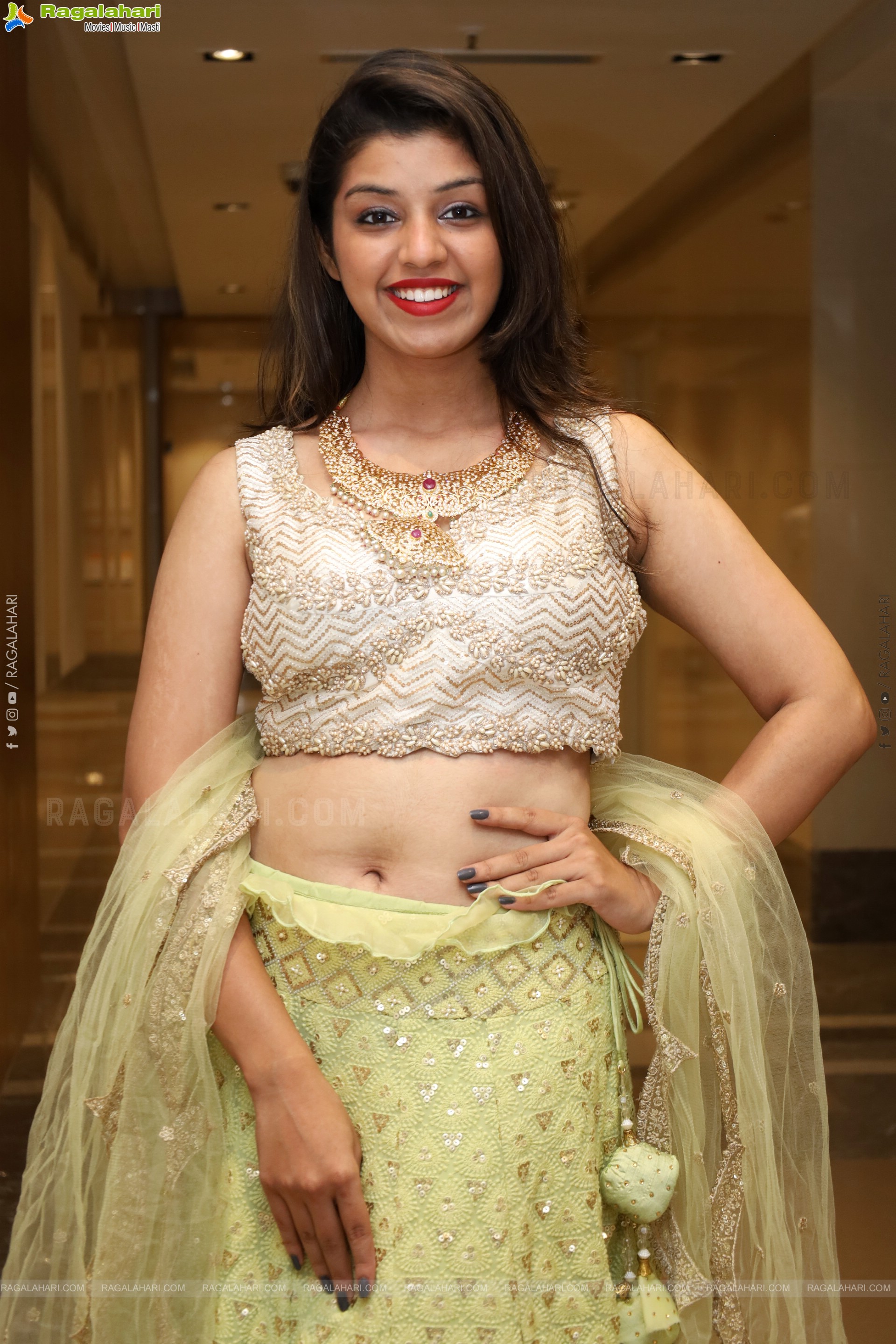 Shruthi Sharma at Hyd International Jewellery Show, HD Gallery