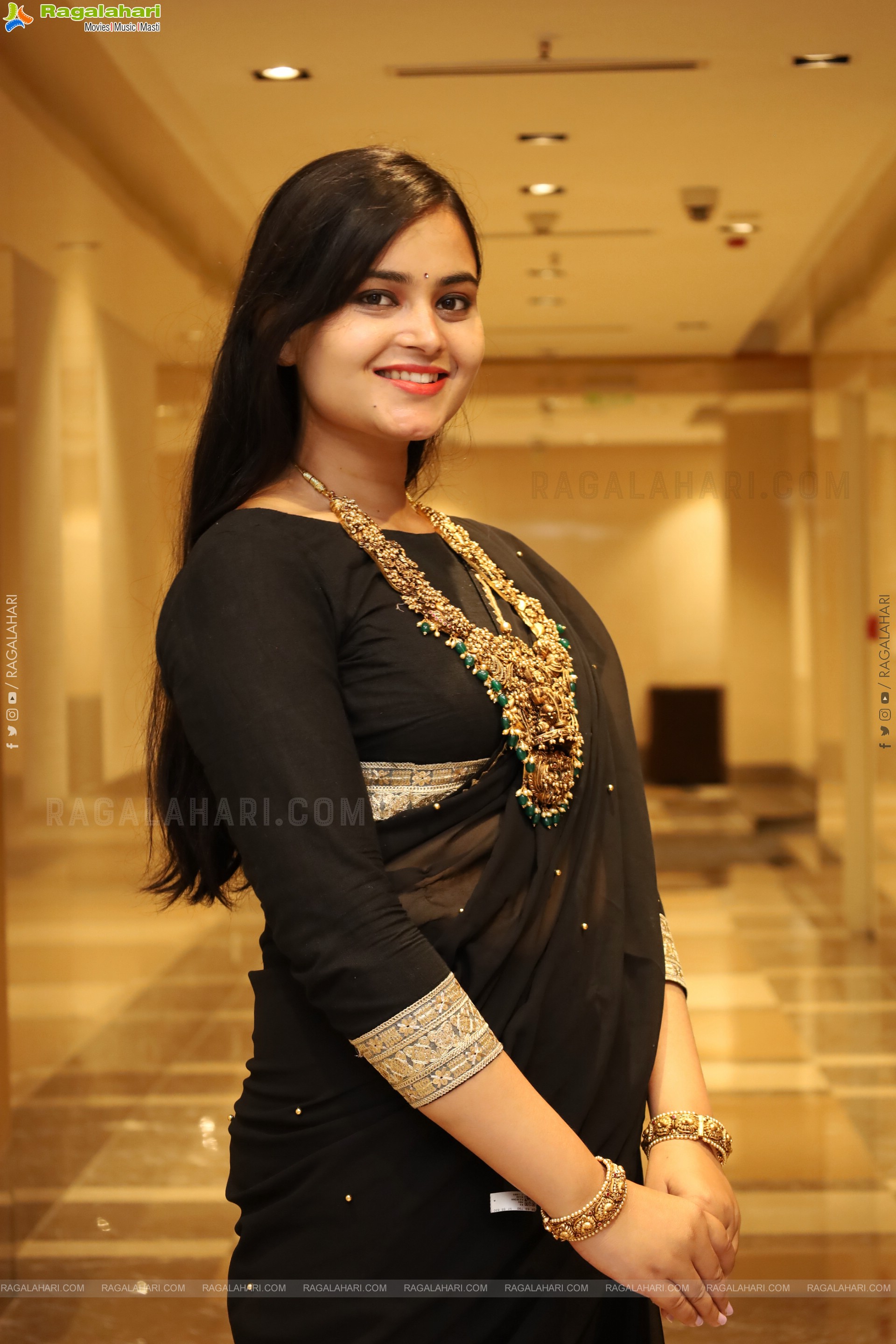 Vaanya Aggarwal at Hyd International Jewellery Show, HD Gallery