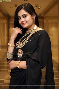 Vaanya Aggarwal at Hyd International Jewellery Show