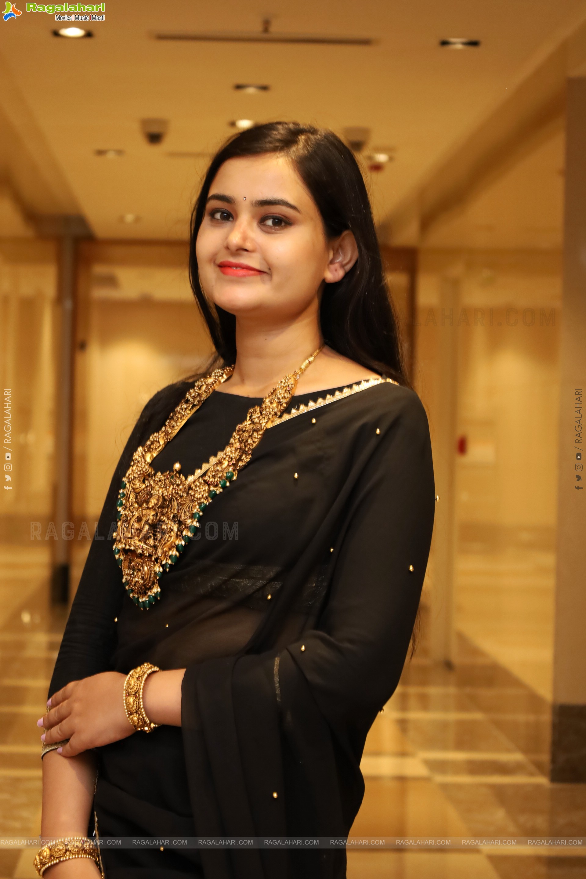 Vaanya Aggarwal at Hyd International Jewellery Show, HD Gallery