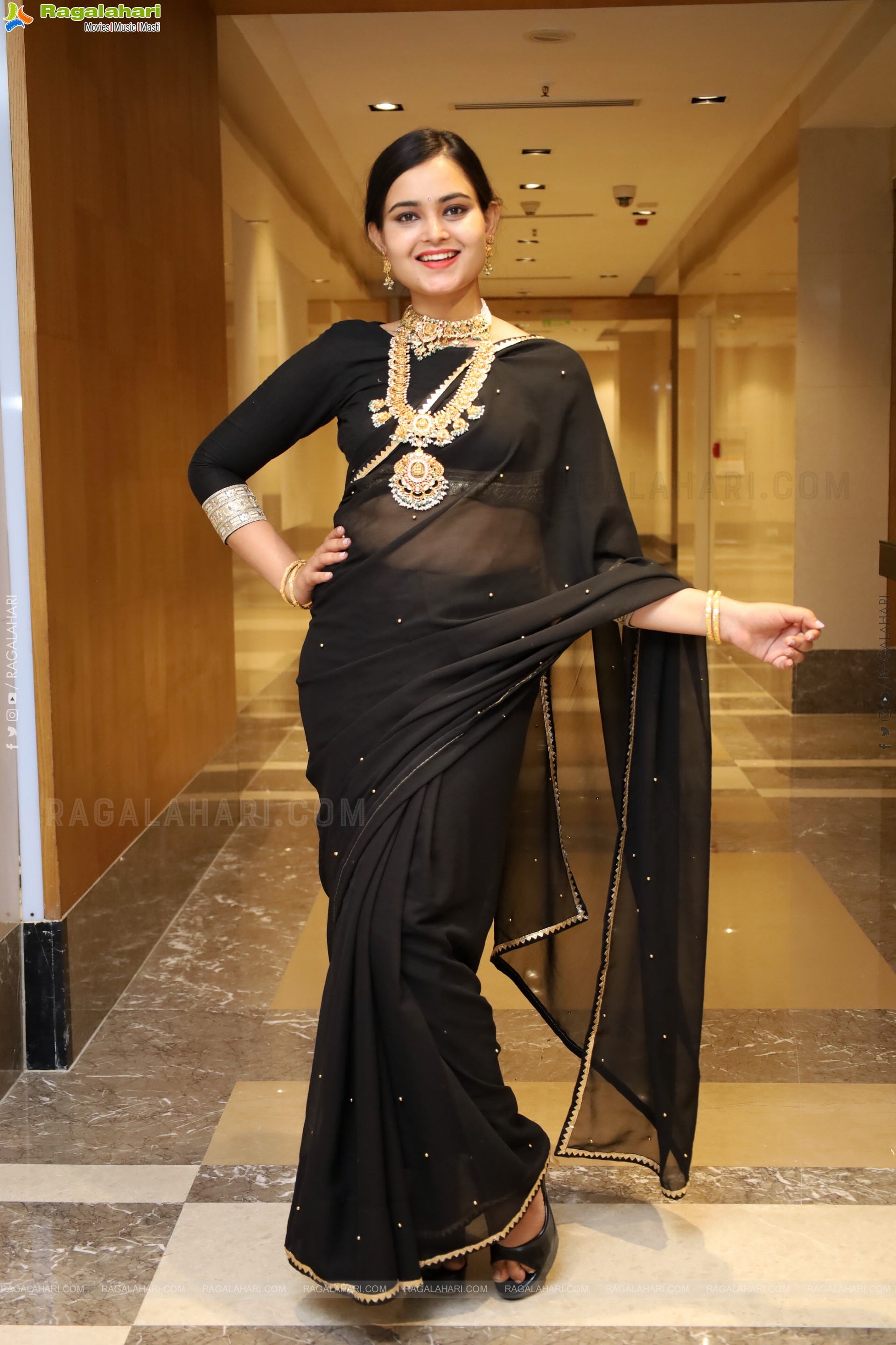 Vaanya Aggarwal at Hyd International Jewellery Show, HD Gallery