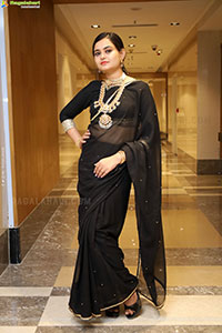Vaanya Aggarwal at Hyd International Jewellery Show