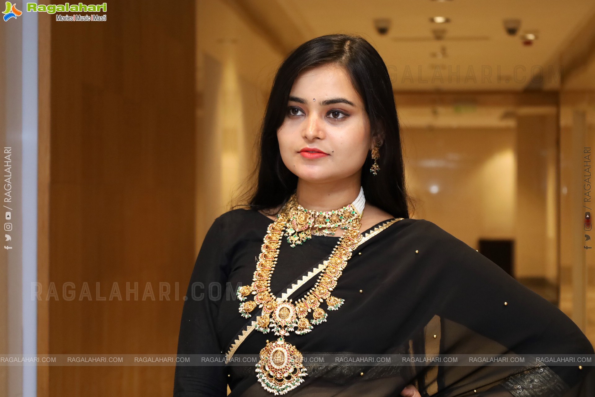Vaanya Aggarwal at Hyd International Jewellery Show, HD Gallery