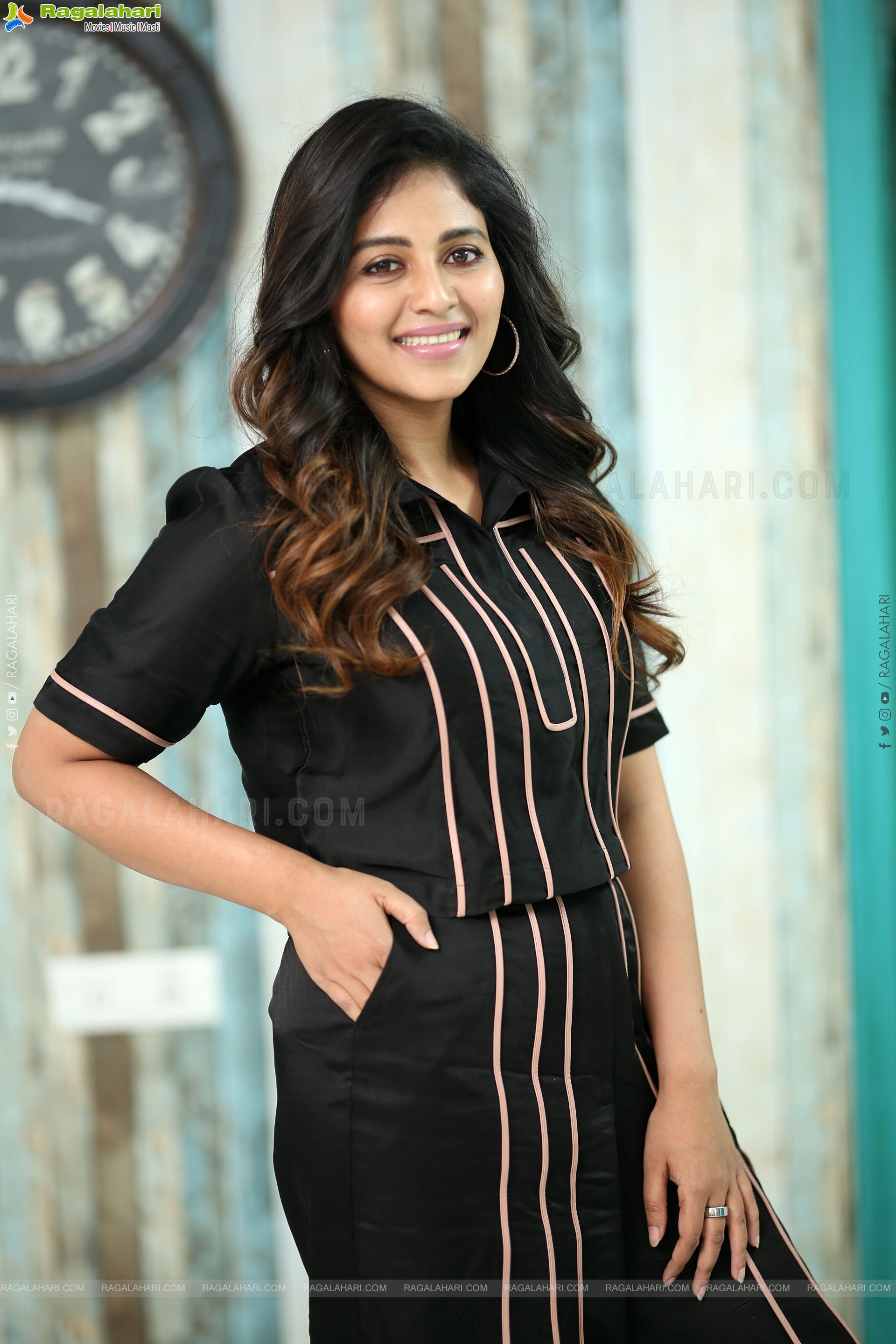 Anjali at Geethanjali Malli Vachindhi Interview, HD Gallery