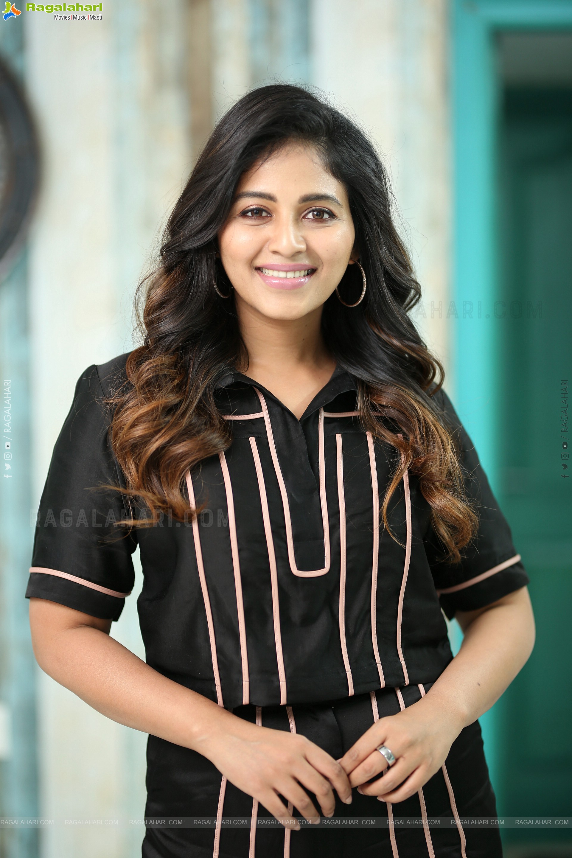 Anjali at Geethanjali Malli Vachindhi Interview, HD Gallery