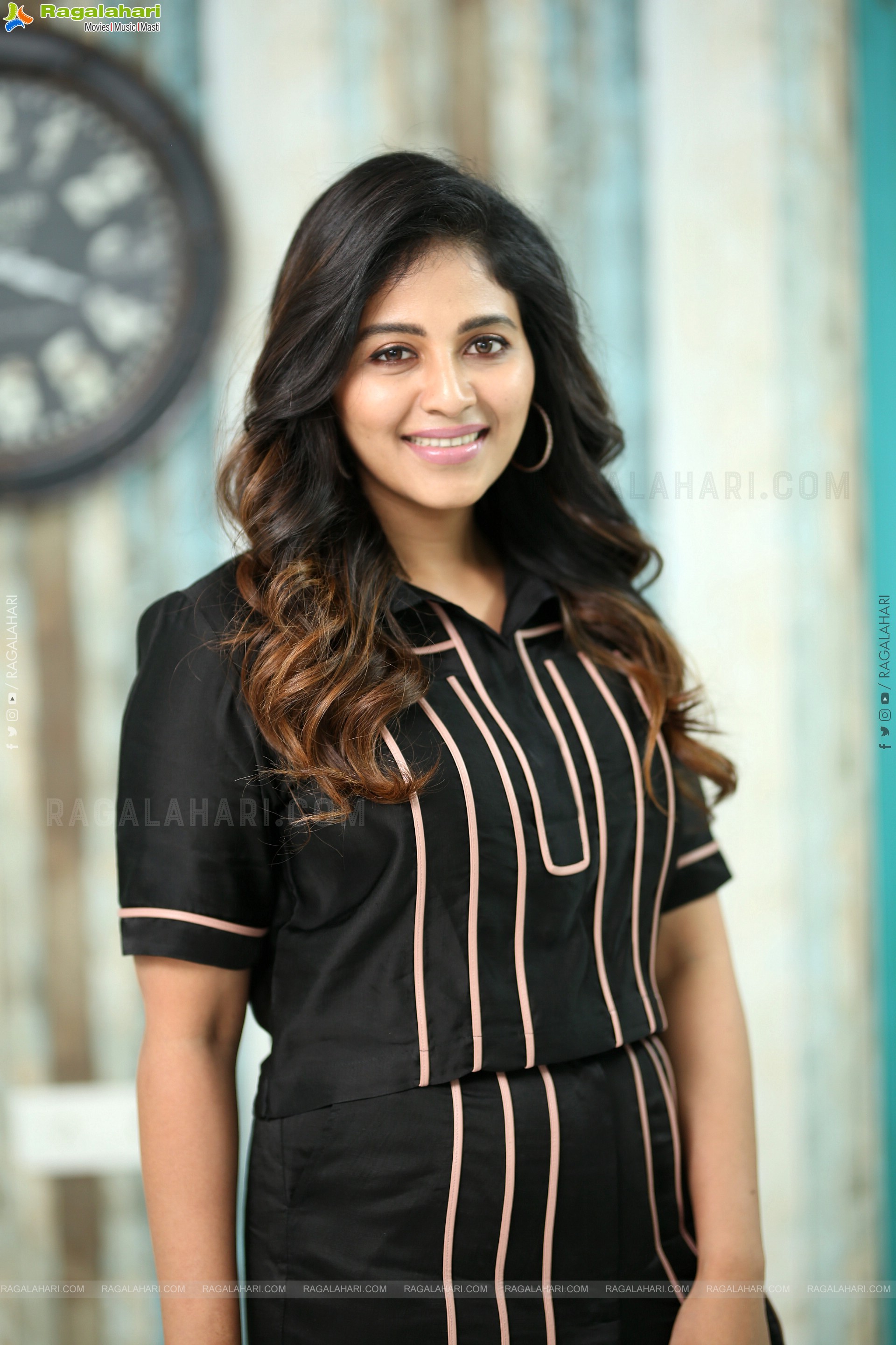 Anjali at Geethanjali Malli Vachindhi Interview, HD Gallery