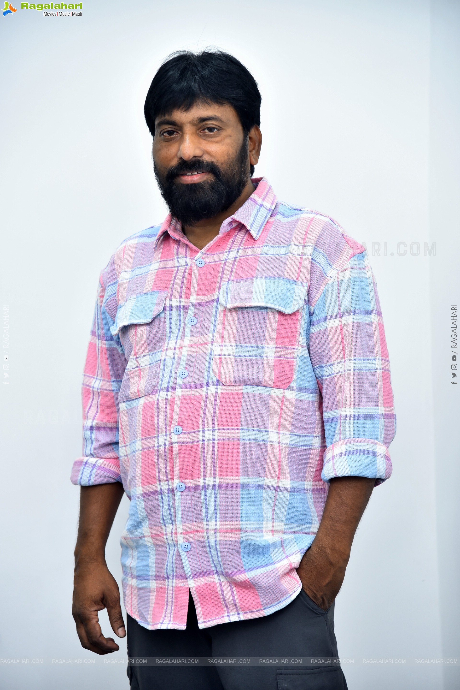 Director Malli Ankam at Aa Okkati Adakku Interview, HD Gallery