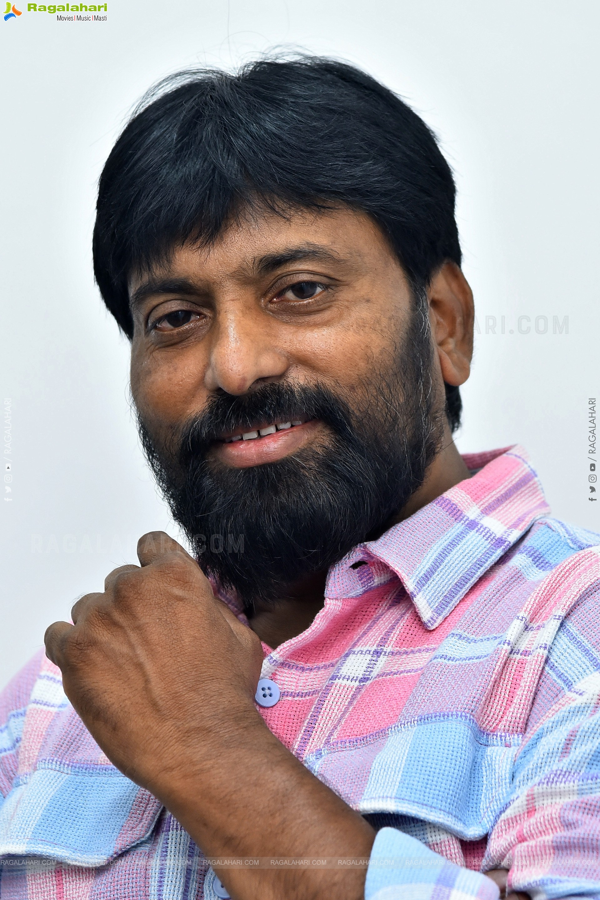 Director Malli Ankam at Aa Okkati Adakku Interview, HD Gallery