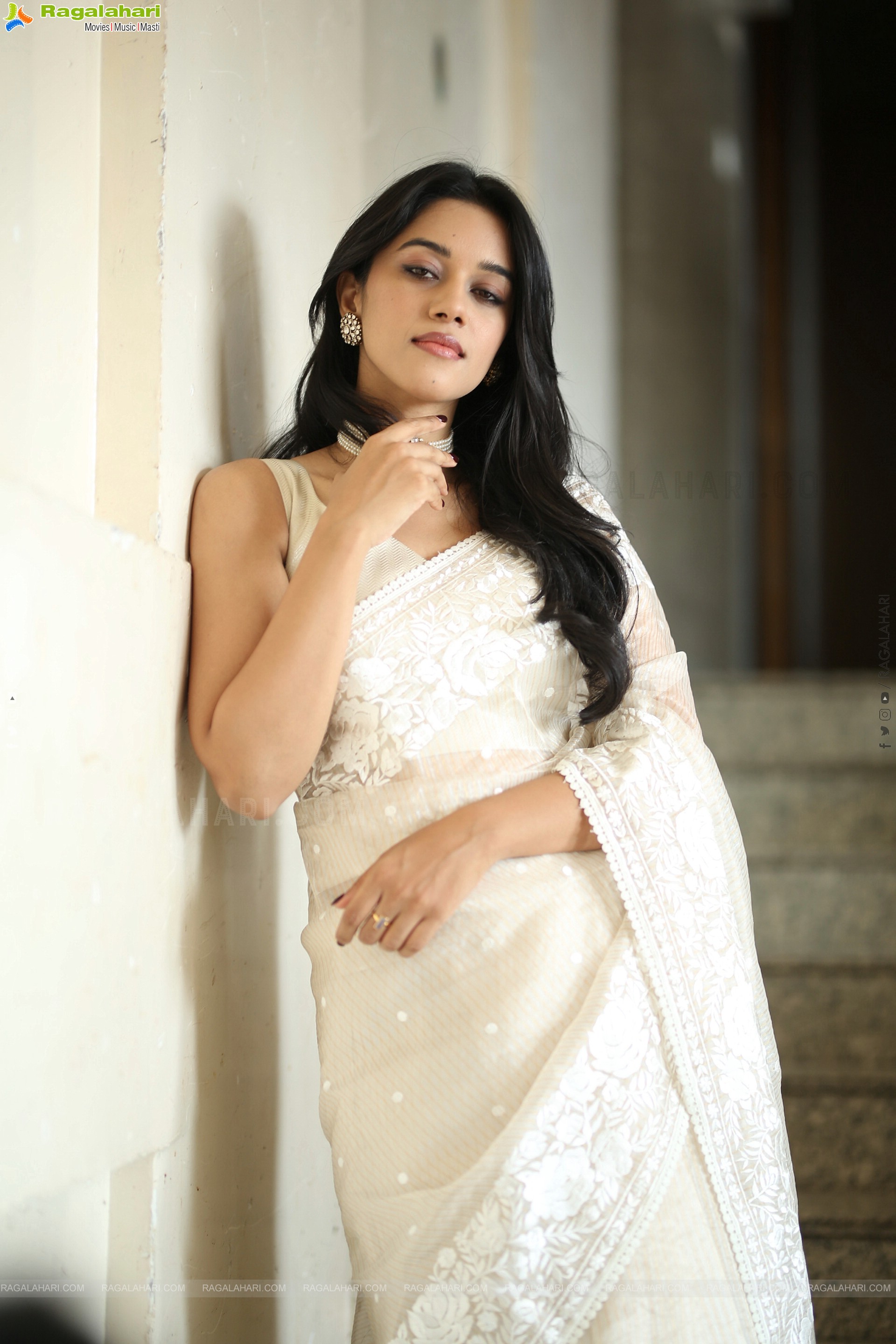 Mirnalini Ravi at Love Guru Movie Pre Release Event, HD Gallery