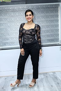 Actress Sravanthi Chokarapu Latest Stills