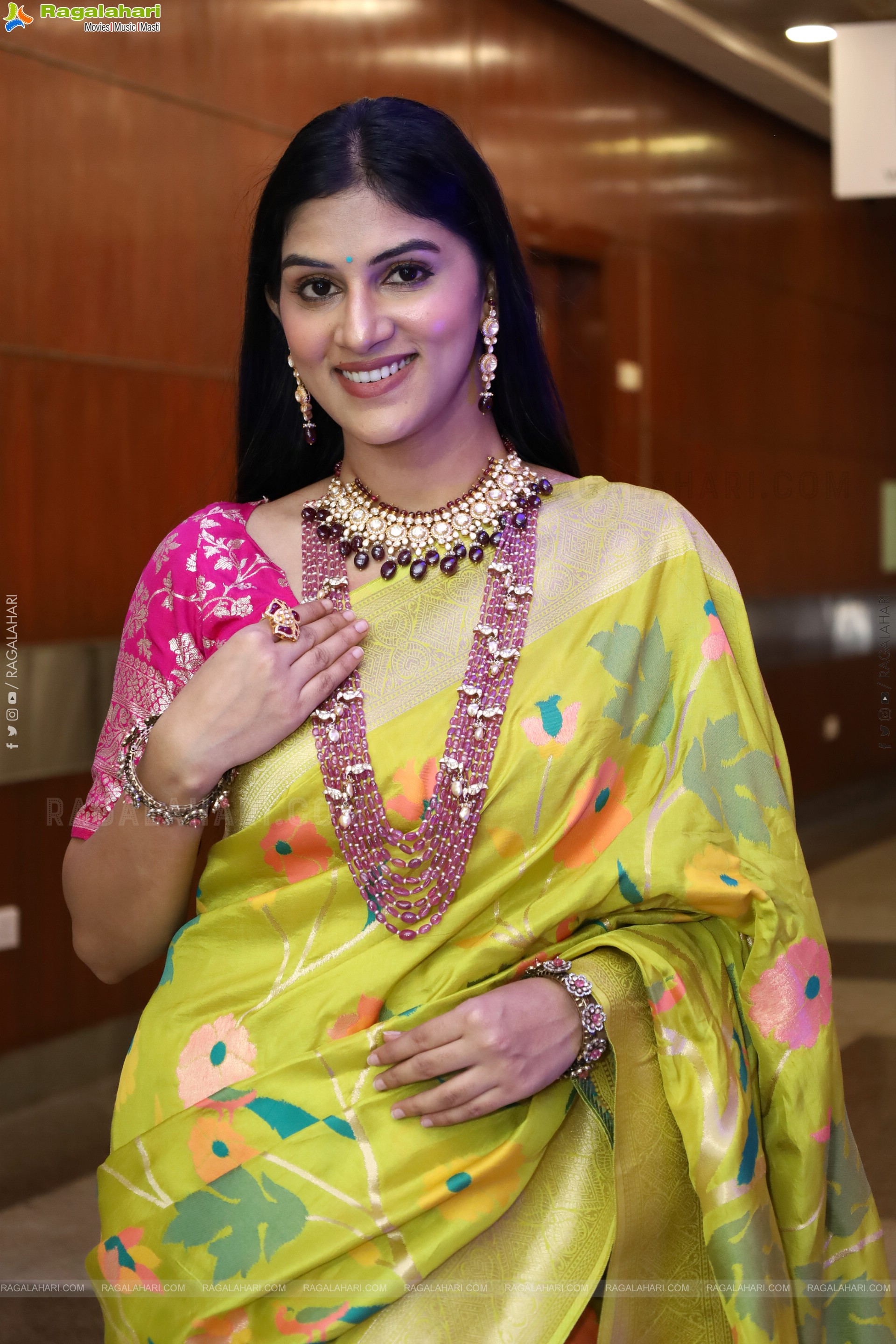 Aparna Reddy stills in Saree, HD Gallery