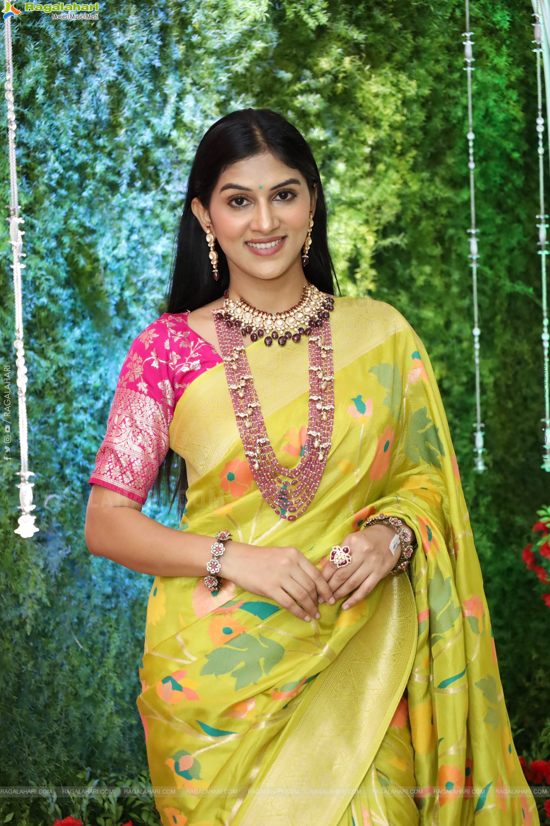 Aparna Reddy stills in Saree, HD Gallery