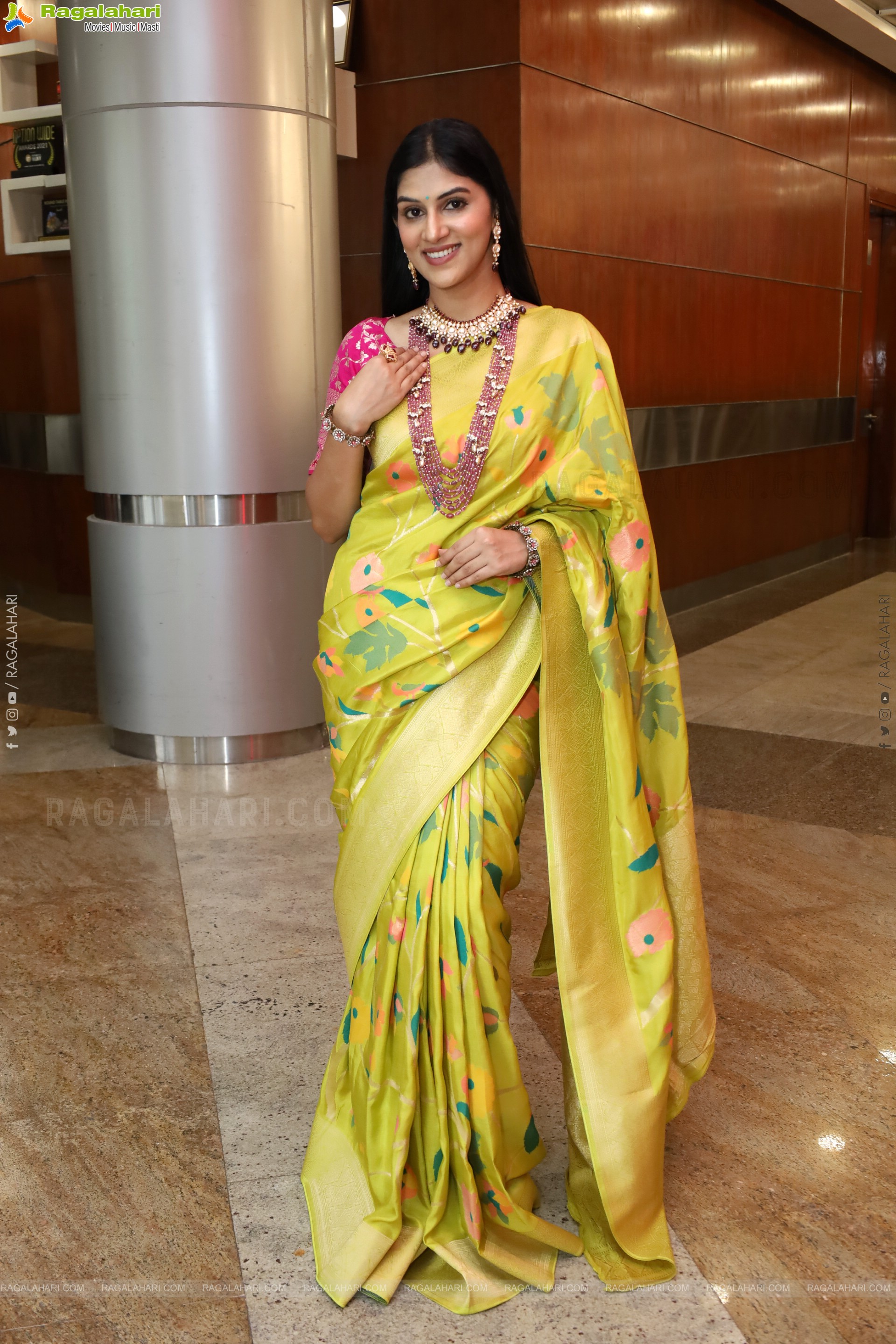 Aparna Reddy stills in Saree, HD Gallery