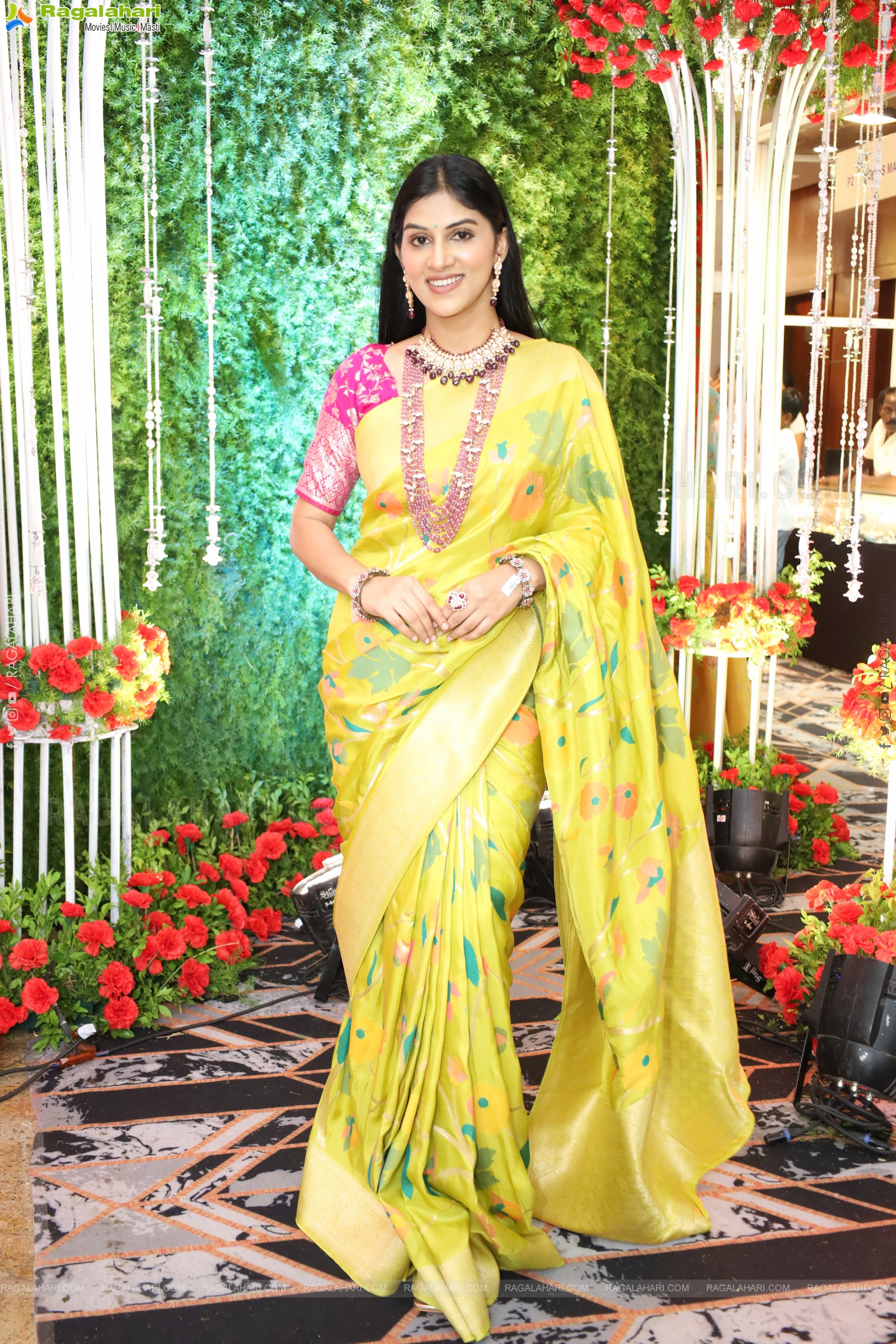 Aparna Reddy stills in Saree, HD Gallery