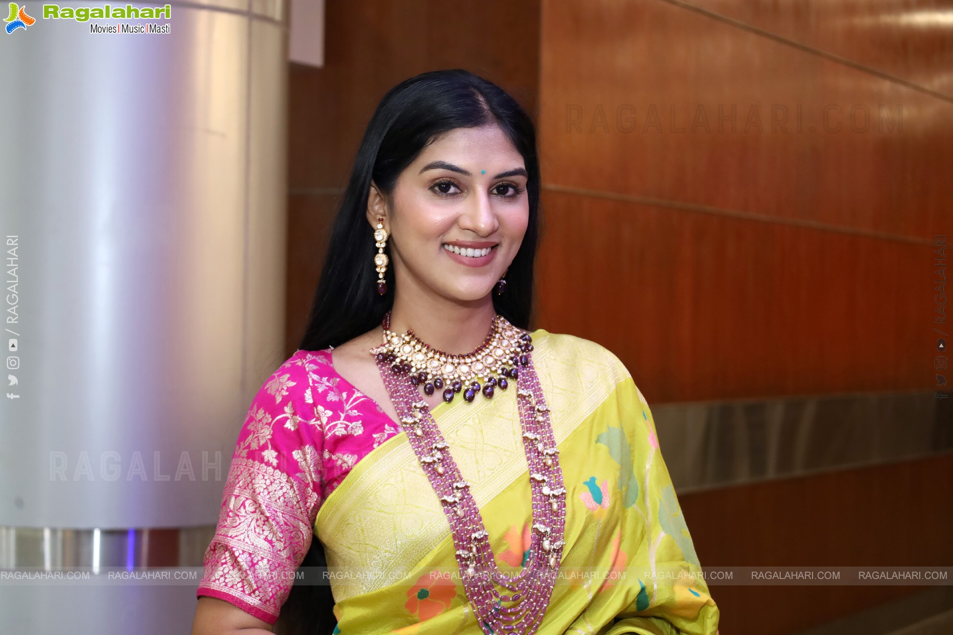 Aparna Reddy stills in Saree, HD Gallery