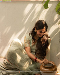 Pooja Hegde Latest Beautiful Stills in Saree, HD Gallery