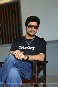 Adivi Sesh at Dacoit Movie Interview, HD Gallery 