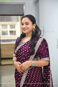 Bhuvaneshwari stills in Traditional Saree, HD Gallery