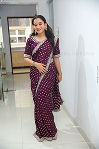 Bhuvaneshwari stills in Traditional Saree, HD Gallery