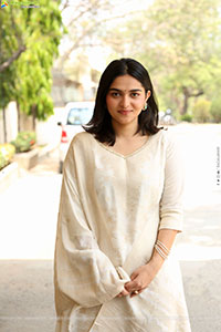 Kayadu Lohar at Palli Chattambi Movie Interview, HD Gallery