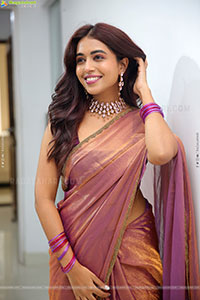 Krithika Latest stills in Traditional Saree, HD Gallery