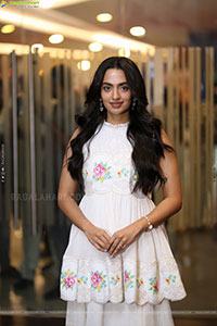 Malavika Nair at Biker Movie Thanks Meet, HD Gallery