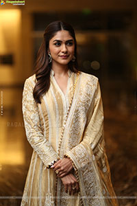 Mrunal Thakur at Dacoit Trailer Launch, HD Gallery 