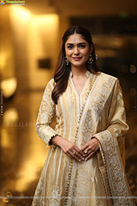 Mrunal Thakur at Dacoit Trailer Launch, HD Gallery 