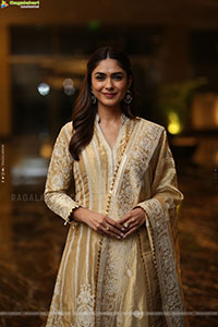 Mrunal Thakur at Dacoit Trailer Launch, HD Gallery 