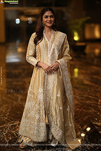 Mrunal Thakur at Dacoit Trailer Launch, HD Gallery 