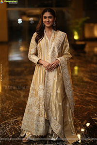 Mrunal Thakur at Dacoit Trailer Launch, HD Gallery 