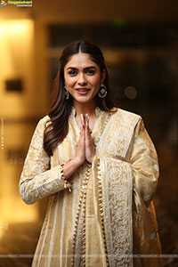 Mrunal Thakur at Dacoit Trailer Launch, HD Gallery 