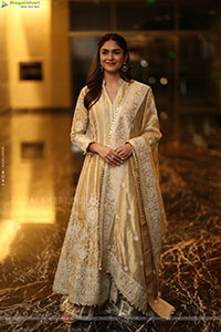 Mrunal Thakur at Dacoit Trailer Launch, HD Gallery 