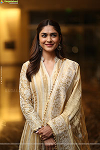 Mrunal Thakur at Dacoit Trailer Launch, HD Gallery 