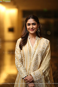 Mrunal Thakur at Dacoit Trailer Launch, HD Gallery 