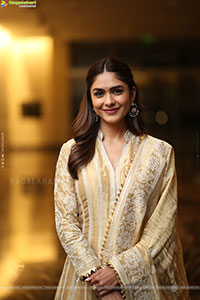 Mrunal Thakur at Dacoit Trailer Launch, HD Gallery 