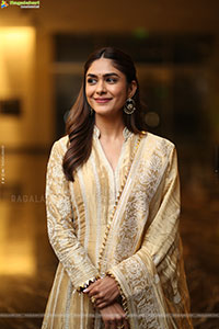 Mrunal Thakur at Dacoit Trailer Launch, HD Gallery 