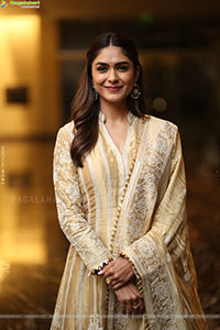 Mrunal Thakur at Dacoit Trailer Launch, HD Gallery 