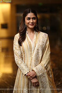 Mrunal Thakur at Dacoit Trailer Launch, HD Gallery 